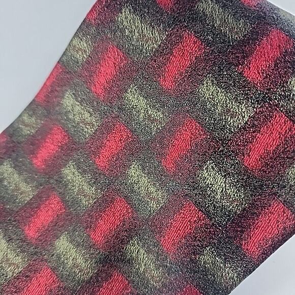Ferrell Reed Silk Jacquard Necktie - Red-Green Geometric - Like New - Picture 3 of 4